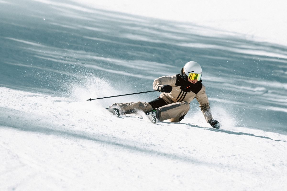 Alpine skier